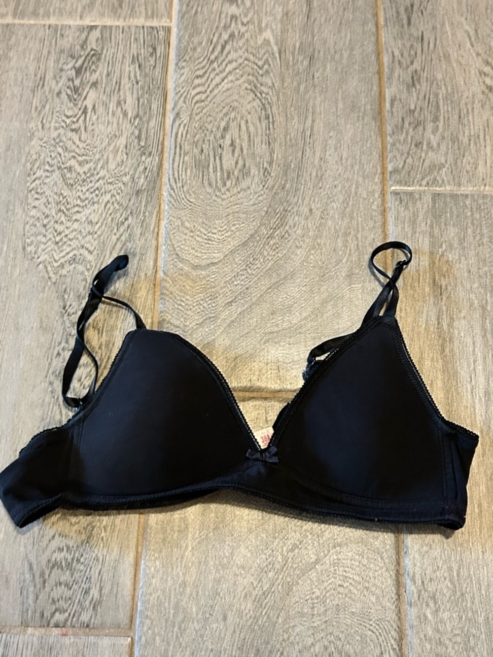 SO Black Triangle wire free Bra - size 38A